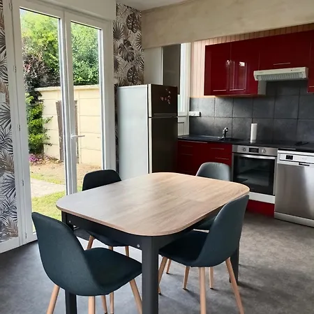 Gite Atypique Pour Une Famille Ou Sejour Professionnel Saint-Germain-le-Guillaume Exterior photo
