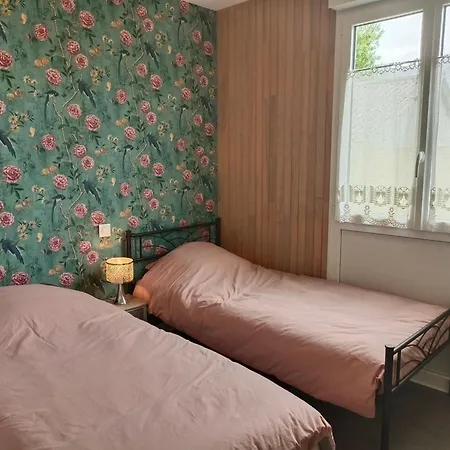 Gite Atypique Pour Une Famille Ou Sejour Professionnel Saint-Germain-le-Guillaume Exterior photo